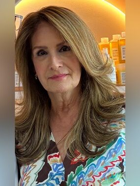 Meet your Posher, Dania